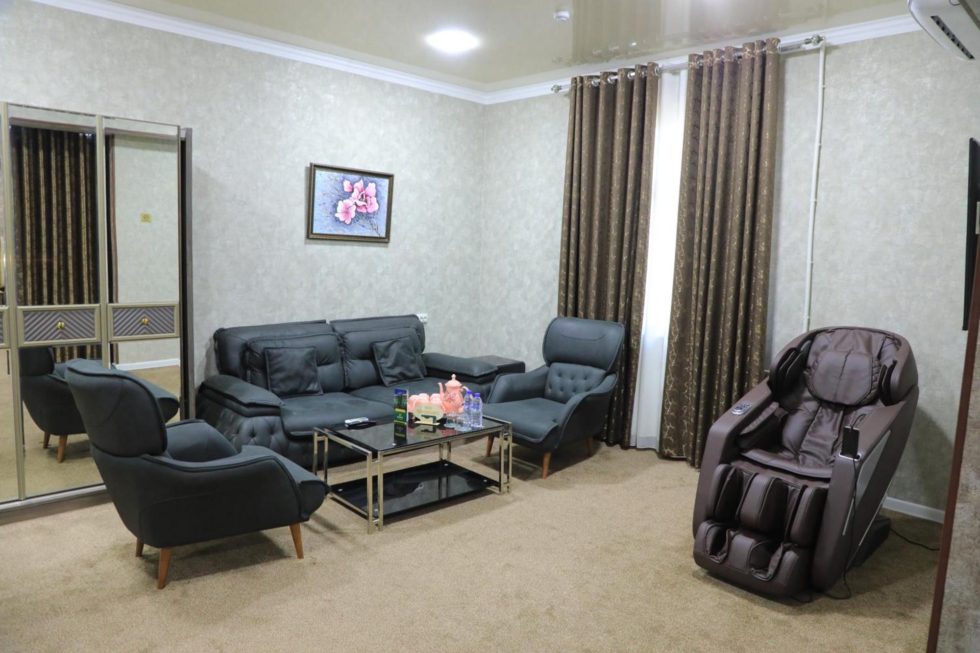 Hobiz Hotel Navoi Kültér fotó