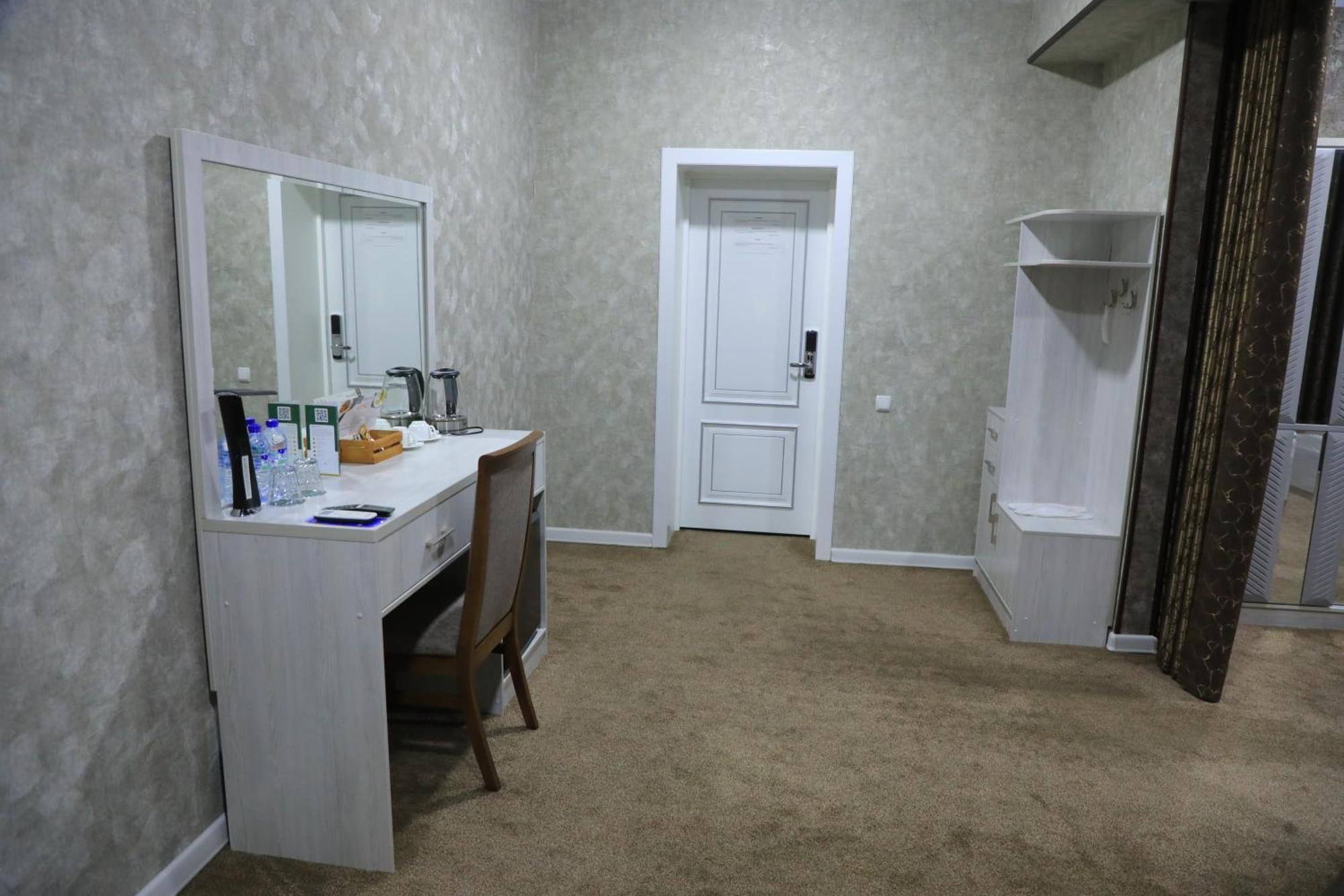 Hobiz Hotel Navoi Kültér fotó